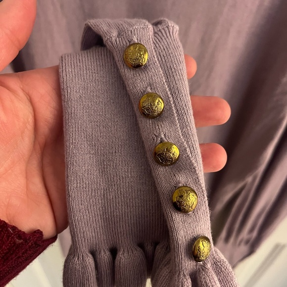 Lauren Ralph Lauren Lavender V-Neck Knit Top Gold Button Ruffle Cuffs Medium - Picture 6 of 8